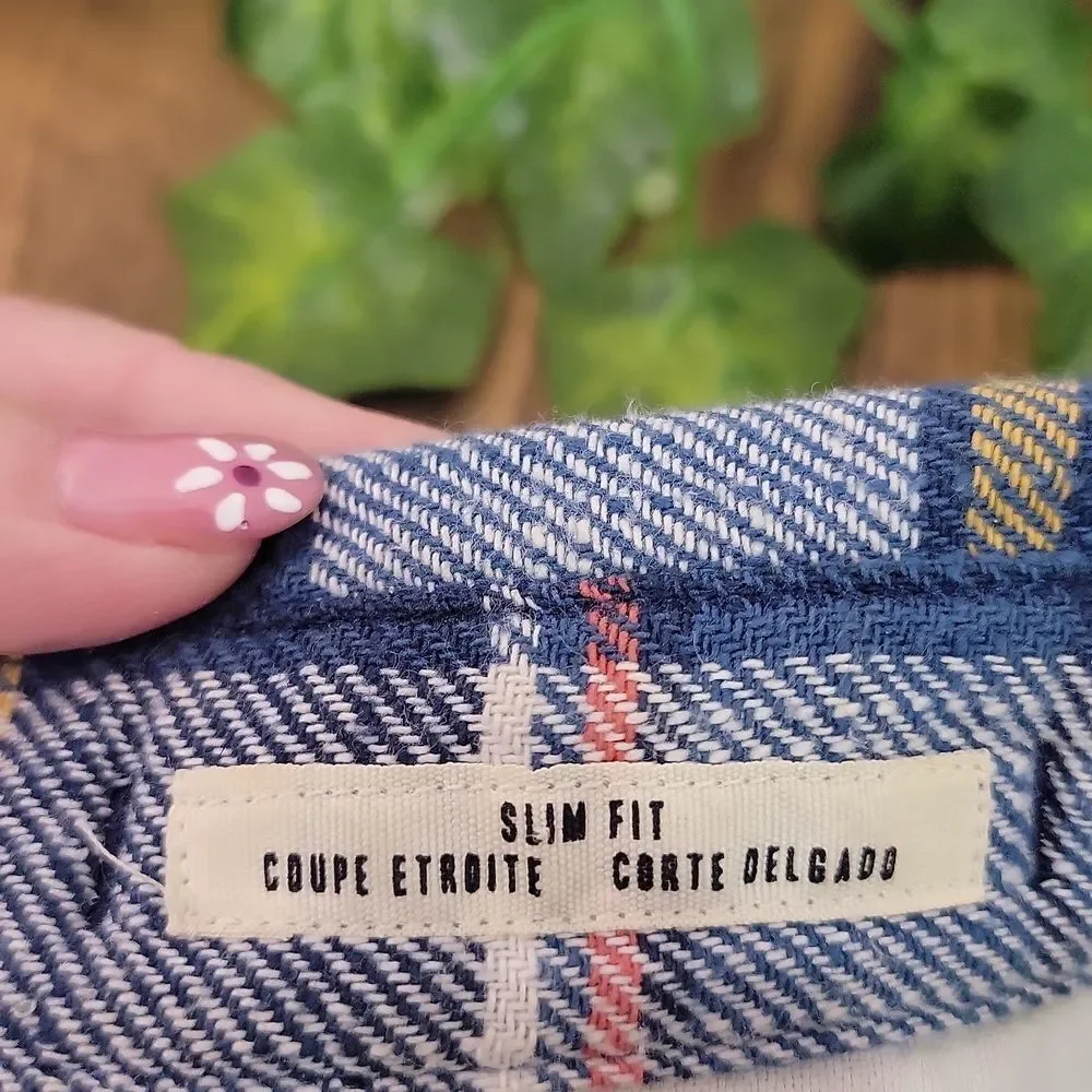 Levi's. Plaid Casual Button Down Flannel Shirt. Size Small. EUC